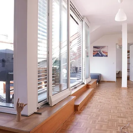 Fullhouse - Halle - Ab7 Rooftop - Bbq Grill - Elevator - Balcony Apartment *
